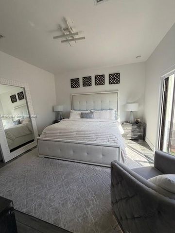 4396 NW 9th St, Plantation, FL 33317