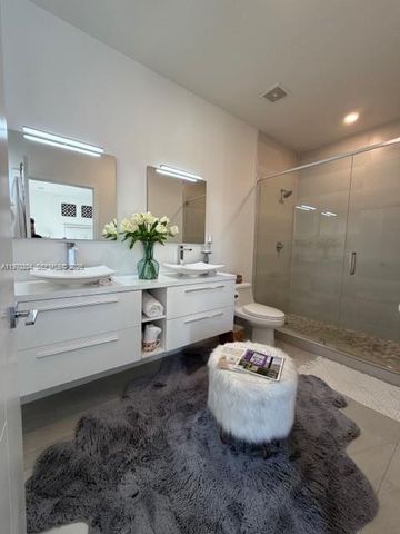 4396 NW 9th St, Plantation, FL 33317