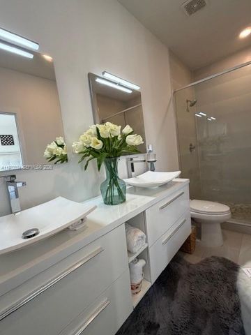 4396 NW 9th St, Plantation, FL 33317