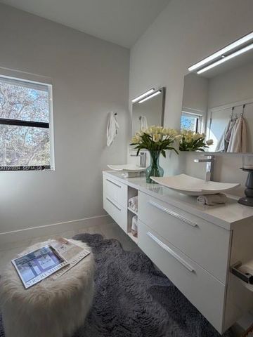 4396 NW 9th St, Plantation, FL 33317