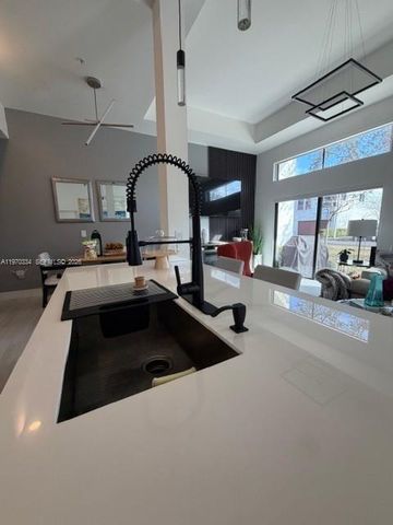 4396 NW 9th St, Plantation, FL 33317