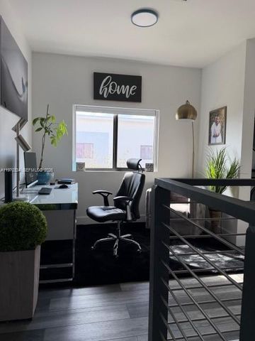 4396 NW 9th St, Plantation, FL 33317