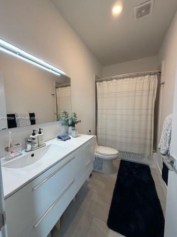 4396 NW 9th St, Plantation, FL 33317