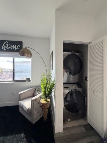 4396 NW 9th St, Plantation, FL 33317