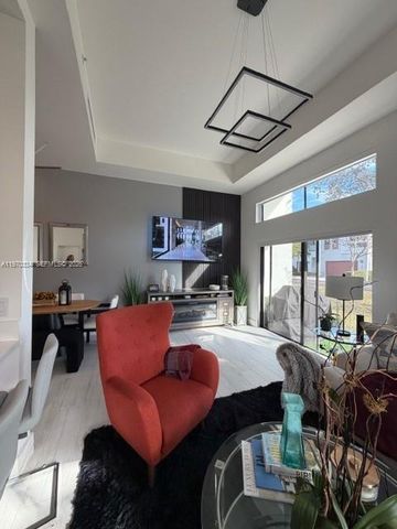 4396 NW 9th St, Plantation, FL 33317