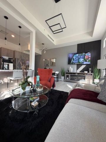 4396 NW 9th St, Plantation, FL 33317