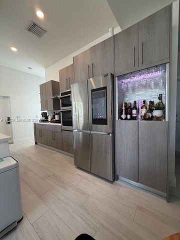 4396 NW 9th St, Plantation, FL 33317