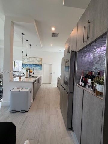 4396 NW 9th St, Plantation, FL 33317