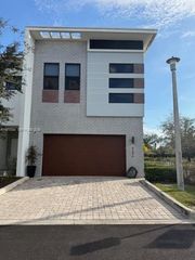 4396 NW 9th St, Plantation, FL 33317