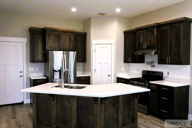 3953 N Ventura Avenue, Idaho Falls, ID 83401