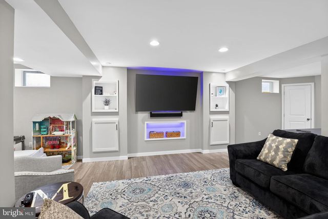 1604 WINCHESTER DR, Blue Bell, PA 19422