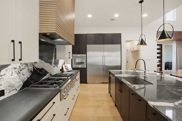 9433 Sagrada Park, Fort Worth, TX 76126