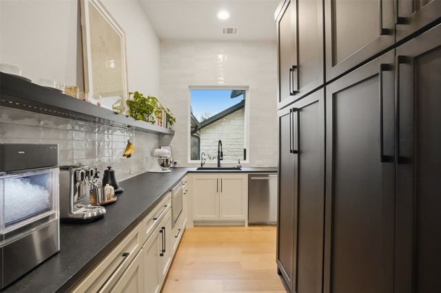 9433 Sagrada Park, Fort Worth, TX 76126