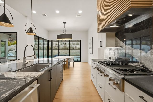 9433 Sagrada Park, Fort Worth, TX 76126