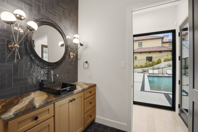 9433 Sagrada Park, Fort Worth, TX 76126