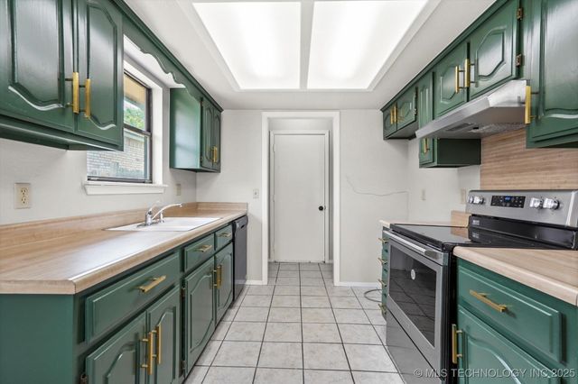 1355 E 138th Place, Glenpool, OK 74033