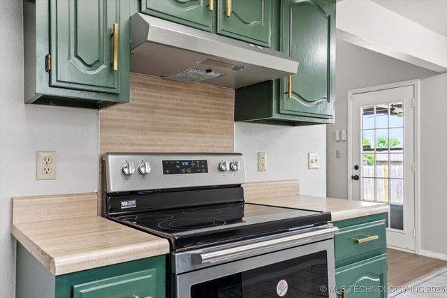 1355 E 138th Place, Glenpool, OK 74033