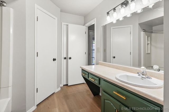 1355 E 138th Place, Glenpool, OK 74033