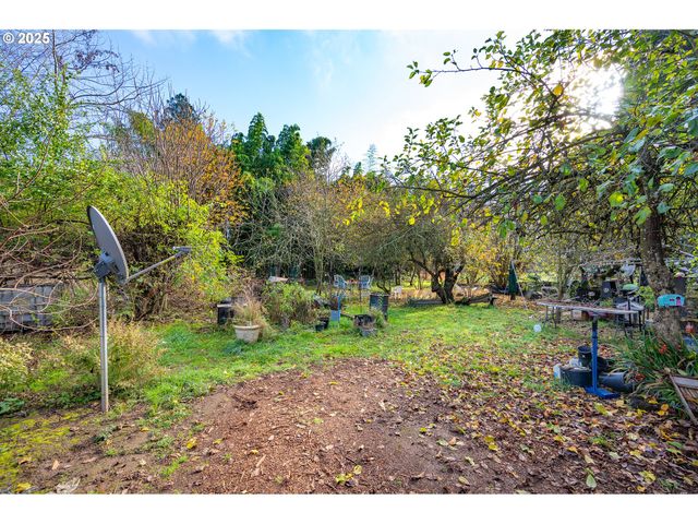 Glory Drive, Eugene, OR 97404