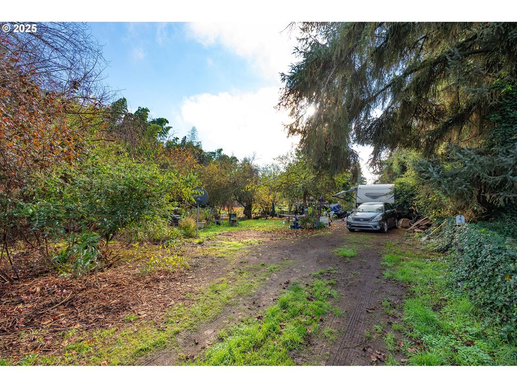 Glory Drive, Eugene, OR 97404