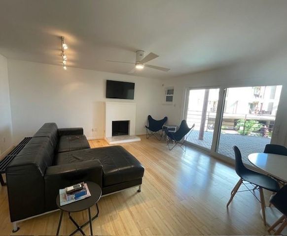 7312 Seawall Boulevard 106, Galveston, TX 77551