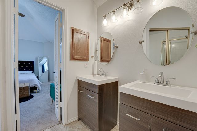 470 Chestnut Lane, Desoto, TX 75115