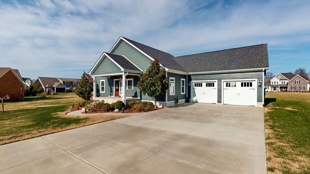 102 Cannonball Ct, Winchester, TN 37398