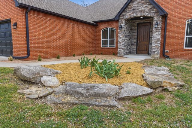 636 S Pecan Place, Oologah, OK 74053