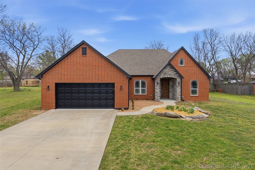 636 S Pecan Place, Oologah, OK 74053