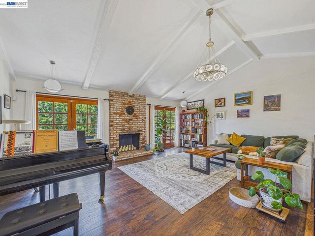 16 Valley View Ct, El Sobrante, CA 94803