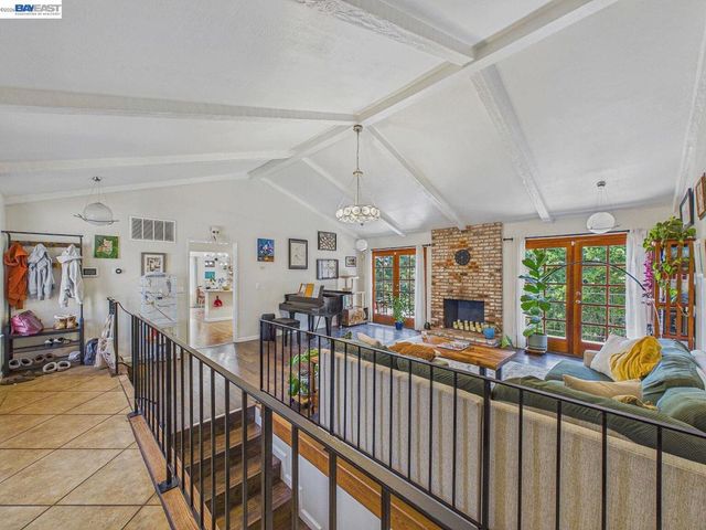 16 Valley View Ct, El Sobrante, CA 94803