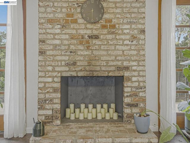 16 Valley View Ct, El Sobrante, CA 94803