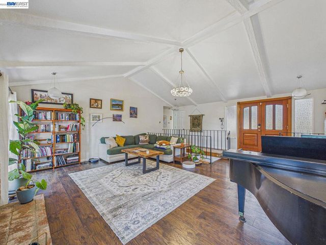 16 Valley View Ct, El Sobrante, CA 94803