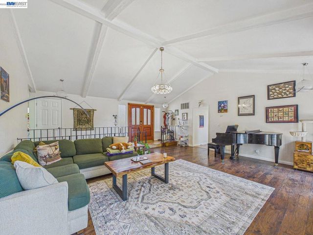 16 Valley View Ct, El Sobrante, CA 94803