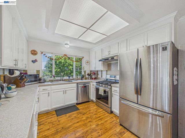 16 Valley View Ct, El Sobrante, CA 94803