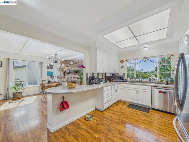 16 Valley View Ct, El Sobrante, CA 94803