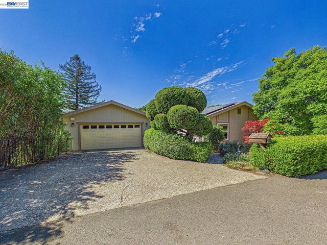 16 Valley View Ct, El Sobrante, CA 94803