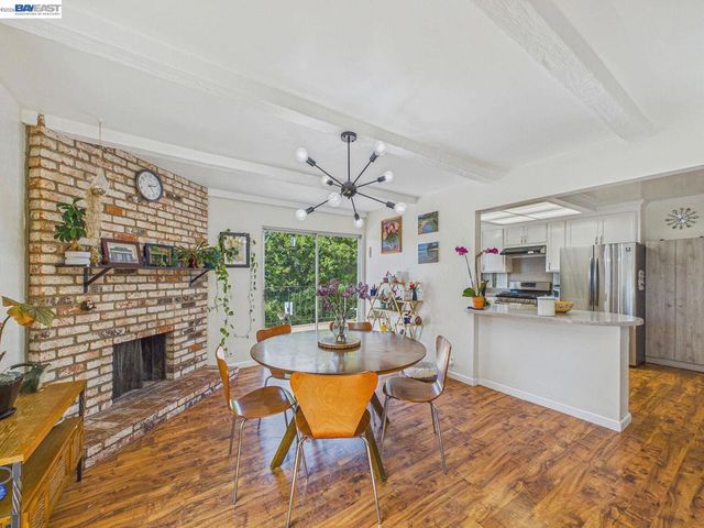 16 Valley View Ct, El Sobrante, CA 94803