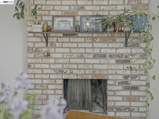 16 Valley View Ct, El Sobrante, CA 94803