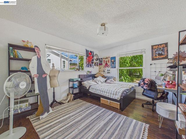 16 Valley View Ct, El Sobrante, CA 94803