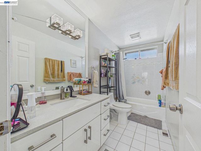 16 Valley View Ct, El Sobrante, CA 94803