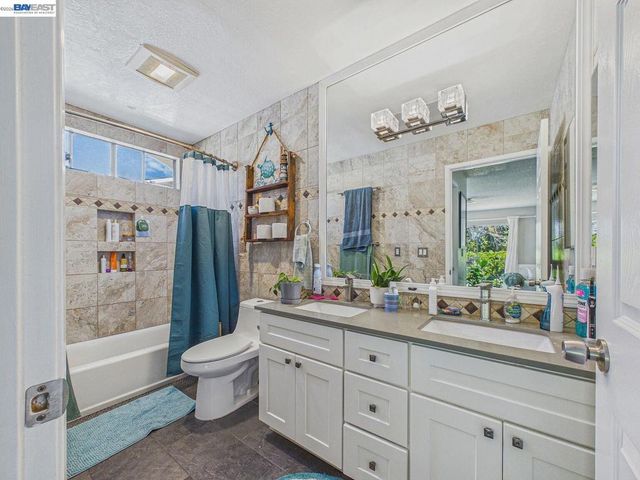 16 Valley View Ct, El Sobrante, CA 94803