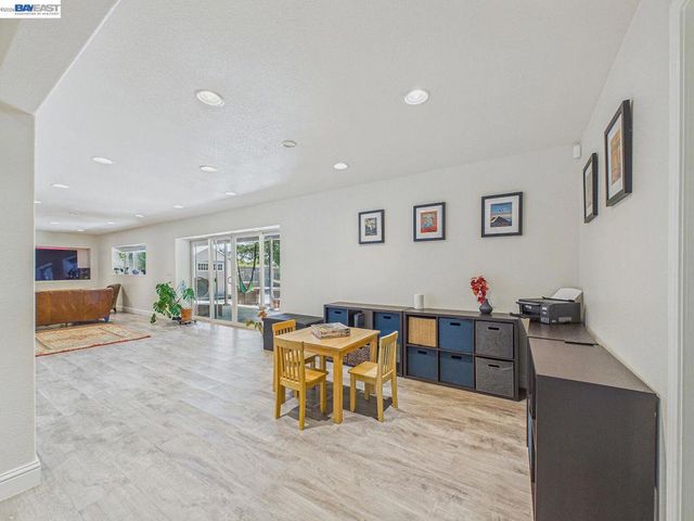 16 Valley View Ct, El Sobrante, CA 94803