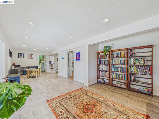 16 Valley View Ct, El Sobrante, CA 94803