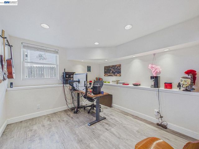 16 Valley View Ct, El Sobrante, CA 94803