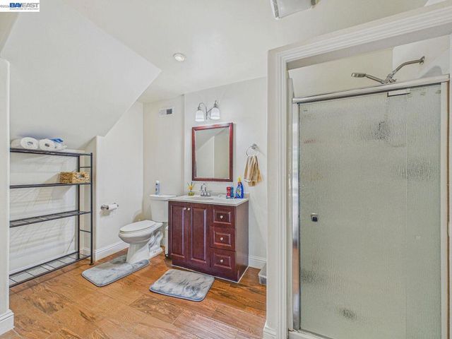 16 Valley View Ct, El Sobrante, CA 94803