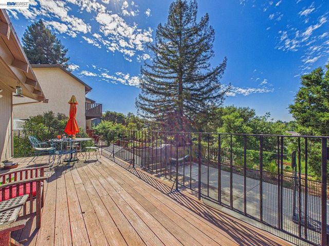 16 Valley View Ct, El Sobrante, CA 94803