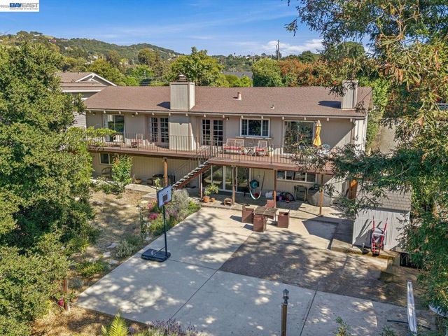 16 Valley View Ct, El Sobrante, CA 94803
