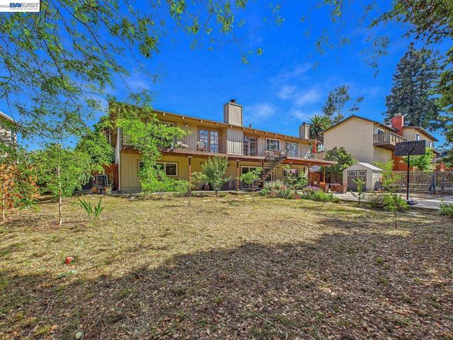 16 Valley View Ct, El Sobrante, CA 94803