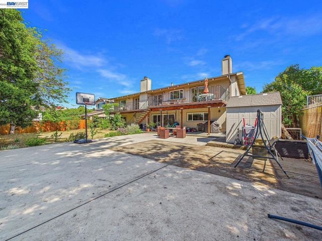 16 Valley View Ct, El Sobrante, CA 94803